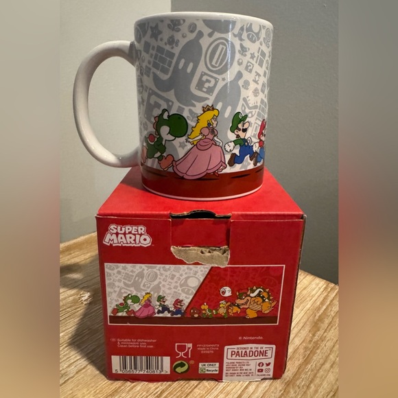 Super Mario 10 oz. Nintendo Ceramic Coffee Mug - Picture 3 of 6